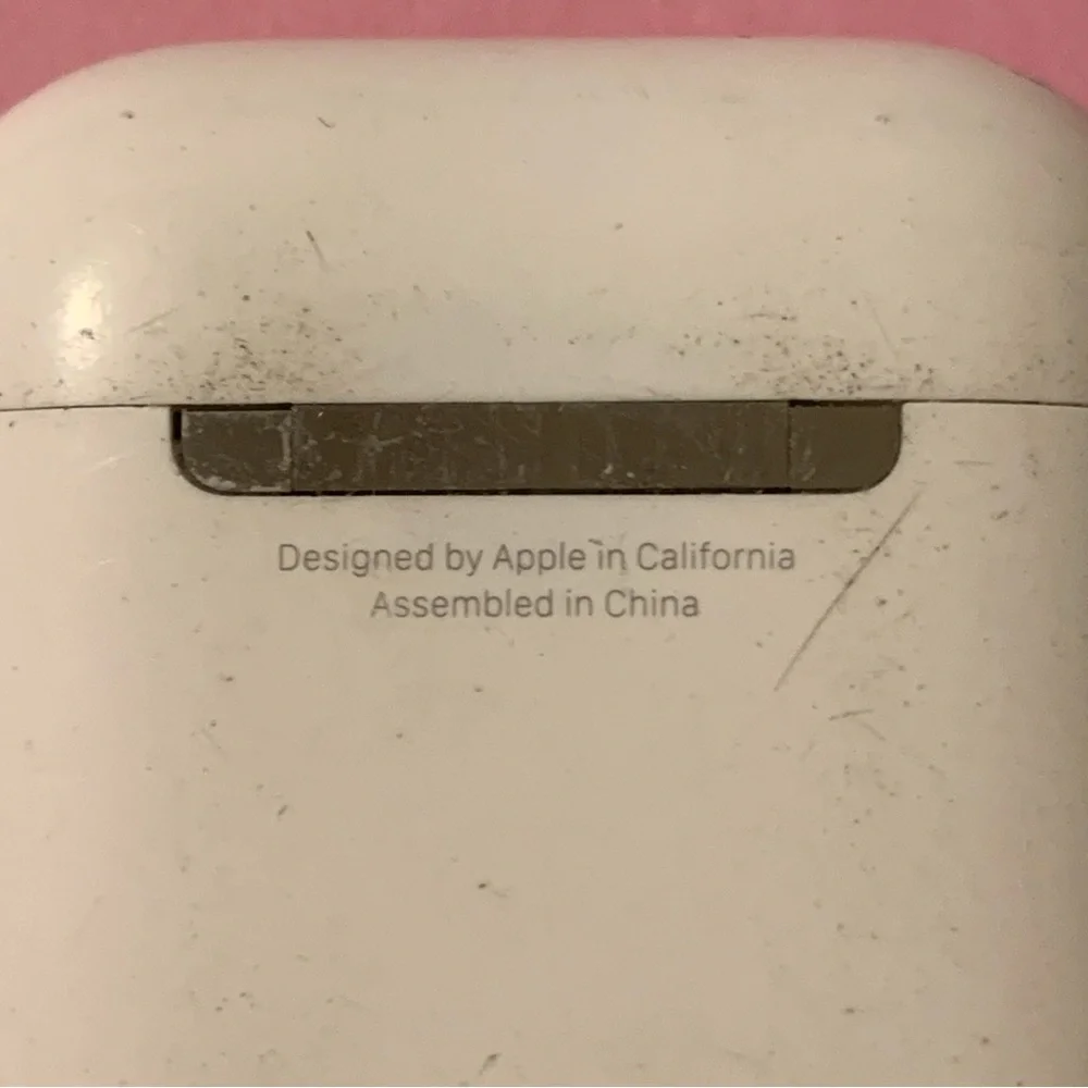 Apple AirPods 1st Generation In-Ear Headsets with Charging Case - White